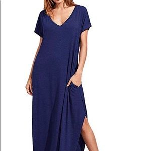 Navy V-neck T-shirt Dress with pockets!